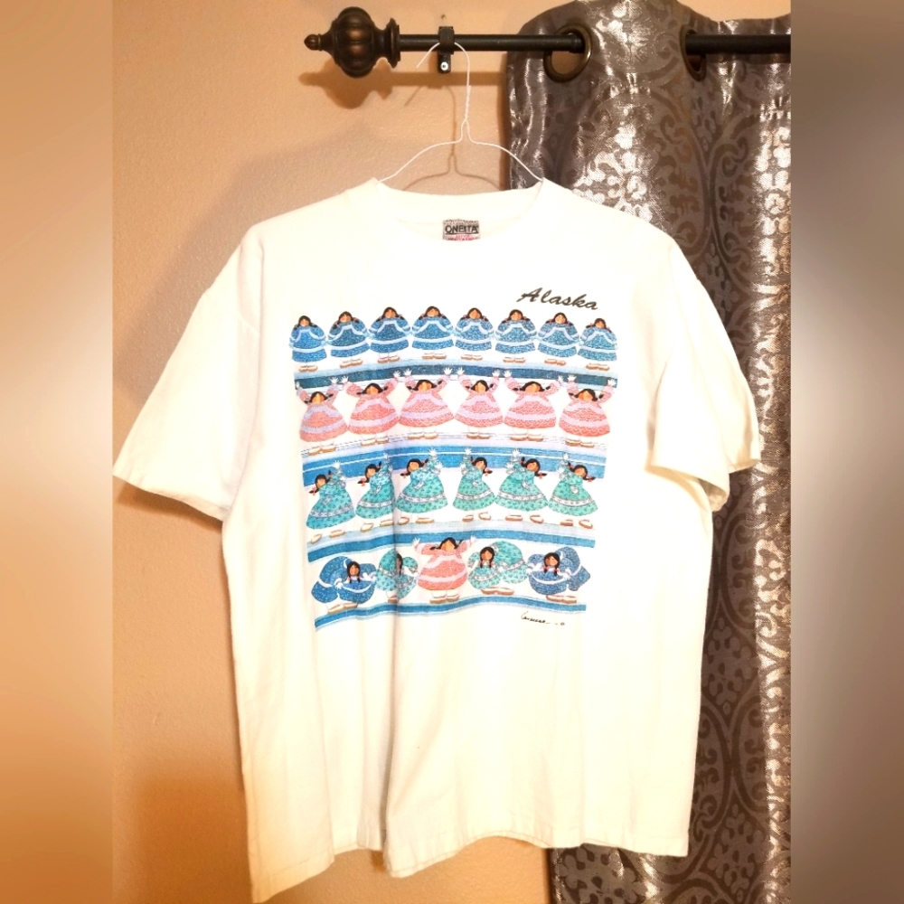 Onieta super heavy weight  pre shrunk  100% cotton  Large white Tshirt ALASKA